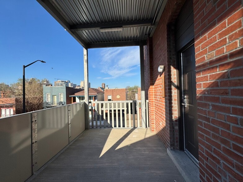 Building Photo - 517 Gillis St