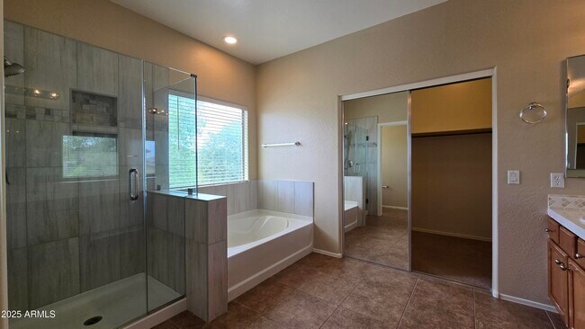 Building Photo - 6091 S 257th Dr