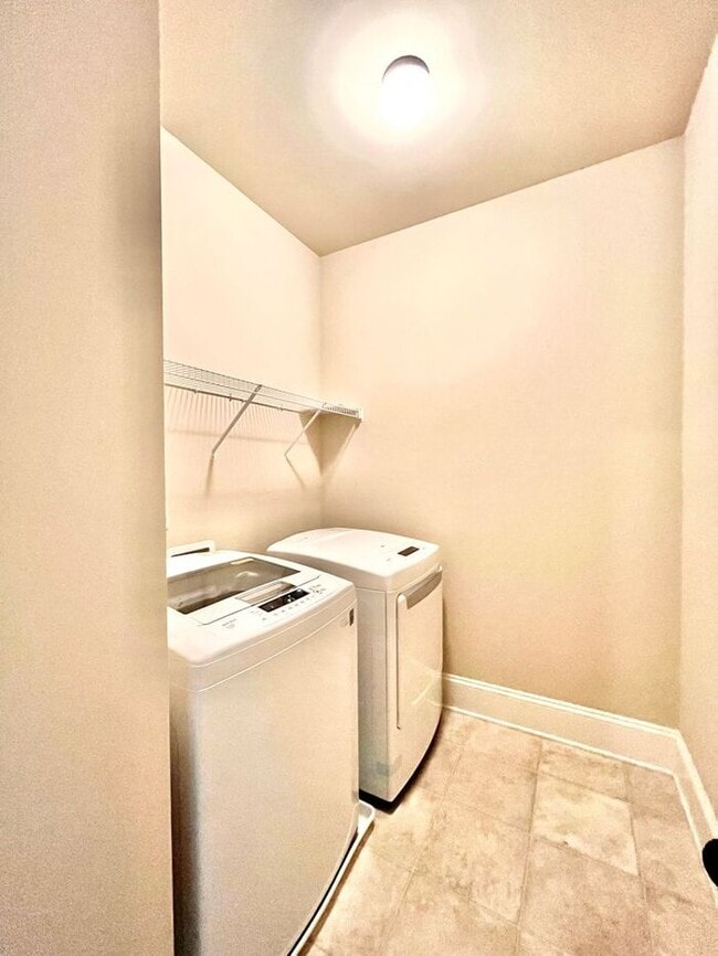 Building Photo - 1040 Jardin Ct
