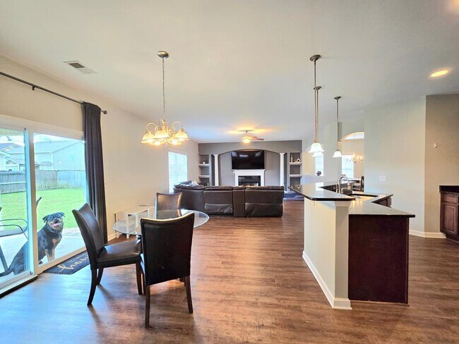 Building Photo - 525 Batty Way