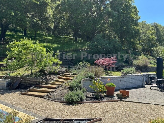 Building Photo - Beautiful 4 Bed, 2 Bath, 2,166 sqft Lafaye...