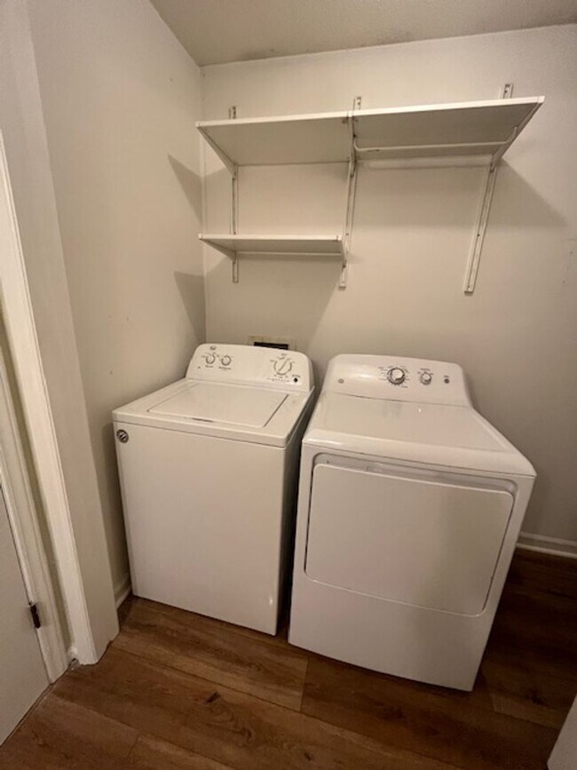 Building Photo - F2548