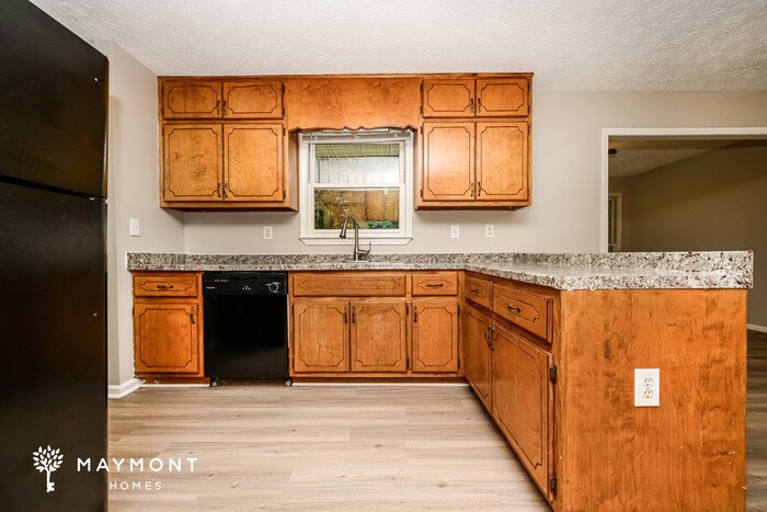 Building Photo - 525 Knollwood Dr