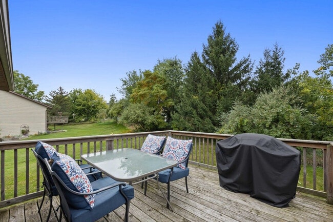 Building Photo - 6542 Bella Vista Dr NE