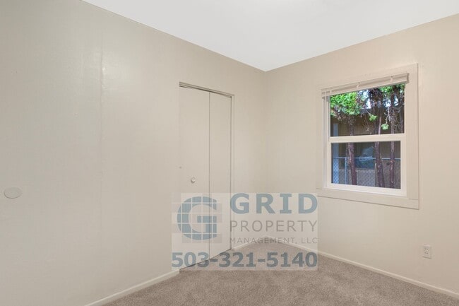 Building Photo - Spacious 4 Bedroom Single Family Home- South East Portland