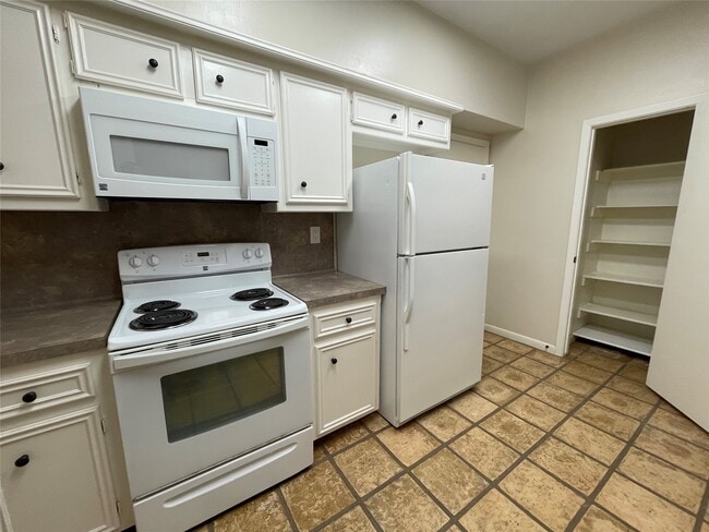 Building Photo - 12 Hallmark Dr