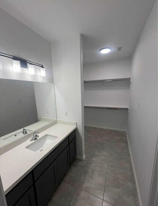 Building Photo - 1504 Estudiantes Dr