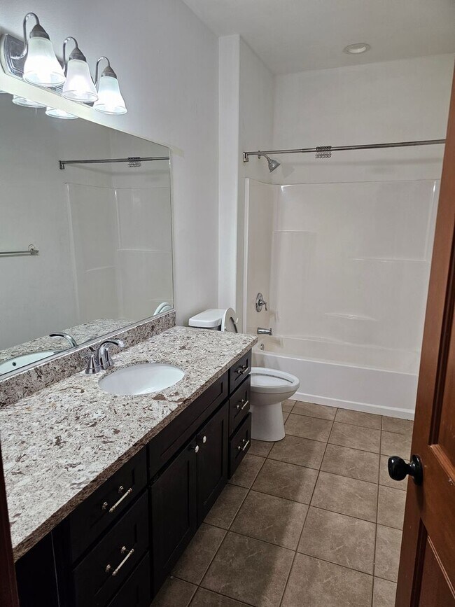 Building Photo - 4 Bedroom Home in Mountain Vista Community!