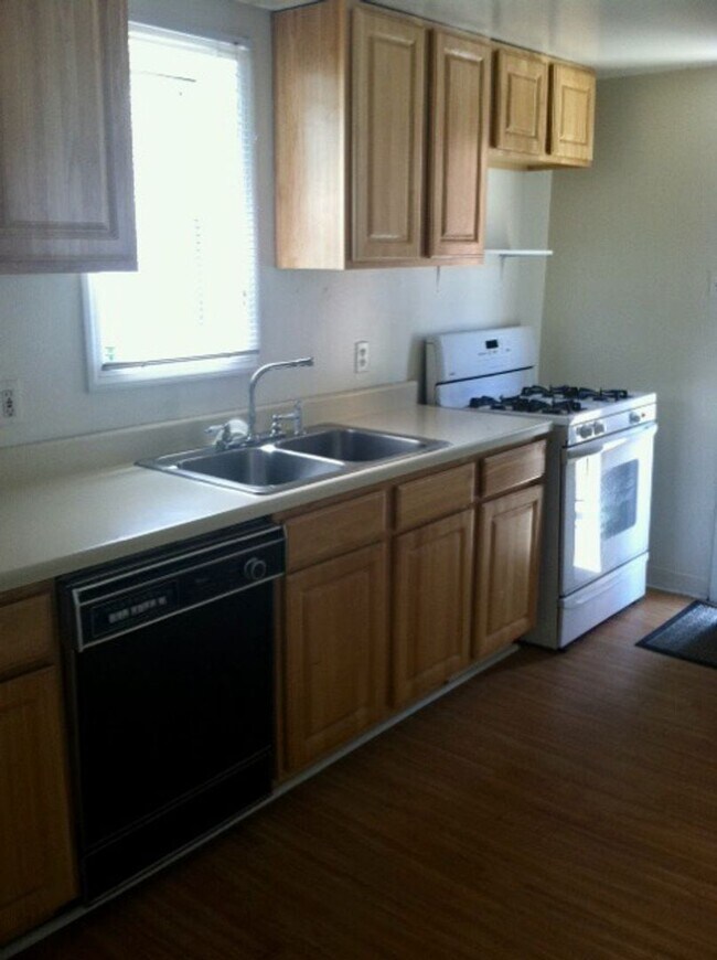 Primary Photo - ***South Side Duplex Apartment For Rent * ...