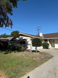 Building Photo - This Beautiful Home is Available NOW for Lease! 3BR/2BA Located in North Hollywood