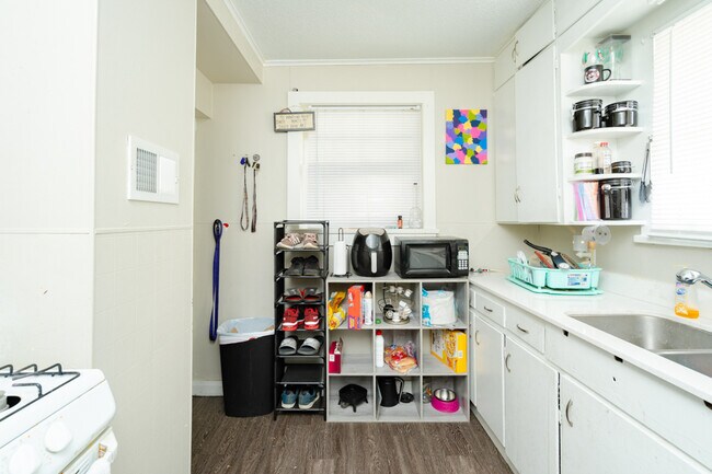 Building Photo - 1317 State St