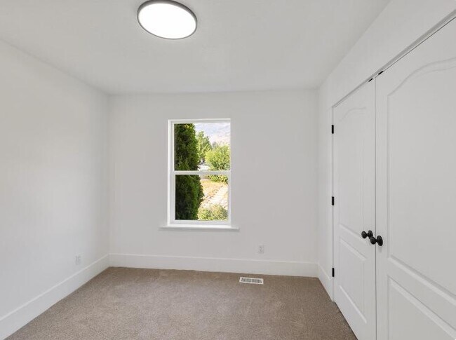 Building Photo - 636 N 1280 E