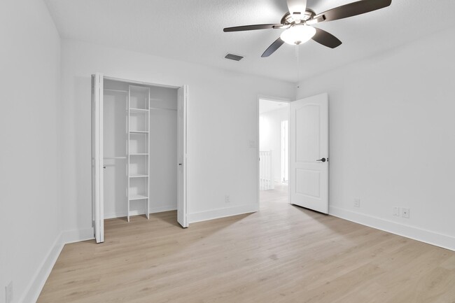 Building Photo - 8608 Vía Giula