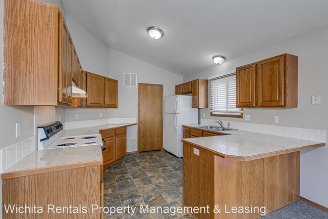 Building Photo - 3 br, 1.5 bath House - 3593 N. Rushwood