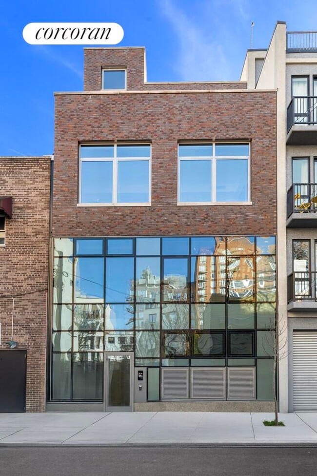 Building Photo - 24 Frost St