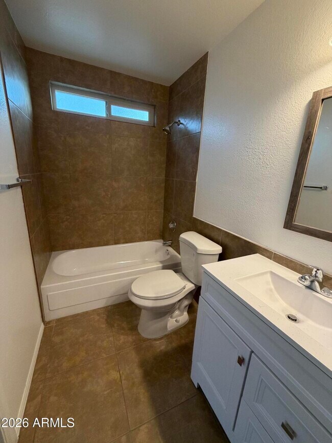 Building Photo - 909 E Escuda Dr