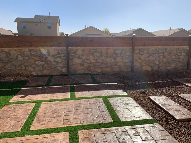 Building Photo - 2600 Snowy Rock Pl