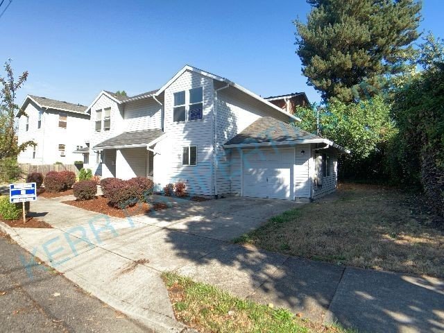 Building Photo - Charming 2-Bed Oasis with 1.5 Baths – Spacious 1250 Sq Ft Haven on SE Reedway!