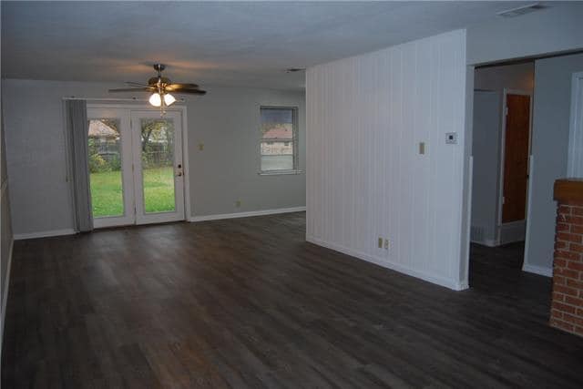 Building Photo - 909 Memorial Dr