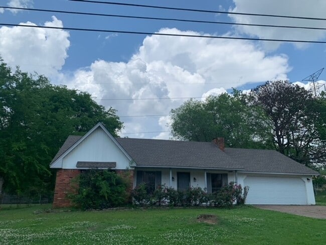 Primary Photo - Renovated 3 Bedroom 2 Bath Home for Rent!!