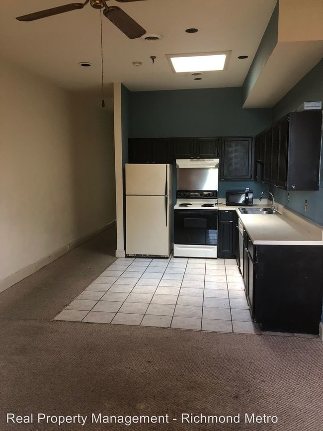 Building Photo - 300 N Monroe St