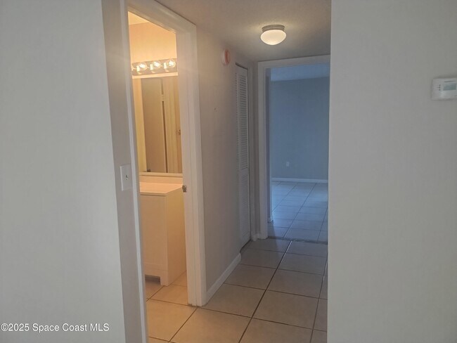 Building Photo - 200 International Dr