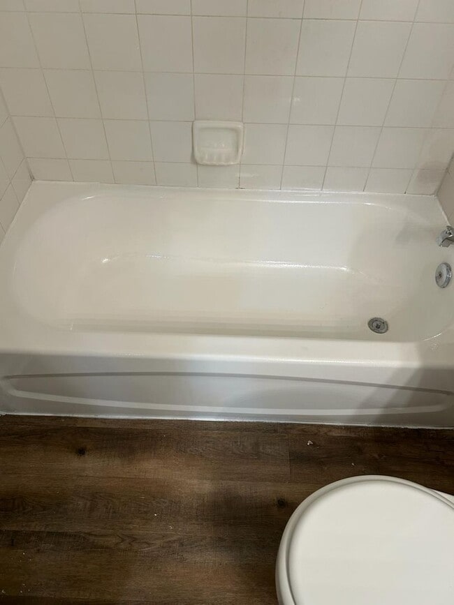 Building Photo - Fully Renovated 4/2 -Single Family  Availa...