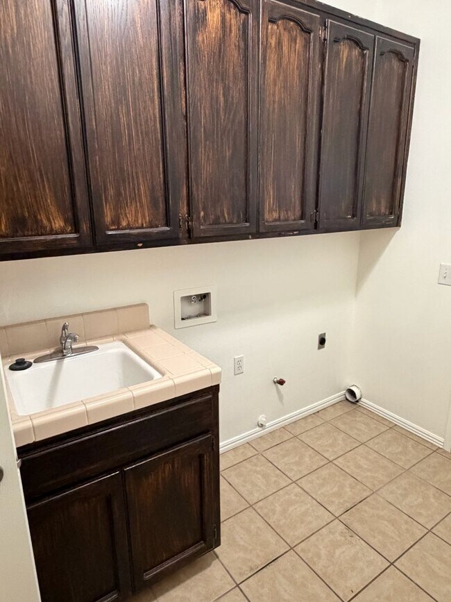 Building Photo - 1339 Vine St