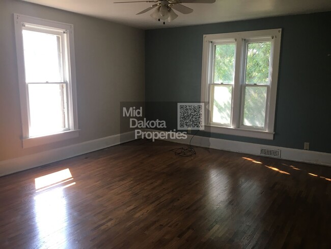 Building Photo - 517 N Duff-3 Bedroom House