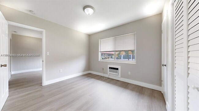 Building Photo - 891 SW 5th St