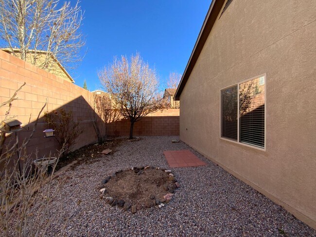 Building Photo - Beautiful 3 Bedroom Single Story Home Available Near Northern Blvd NW & Rainbow Blvd NE!