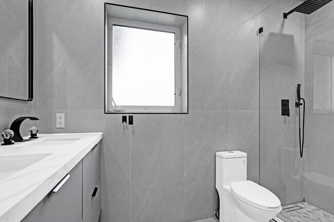 Building Photo - 6700 E Tropical Way