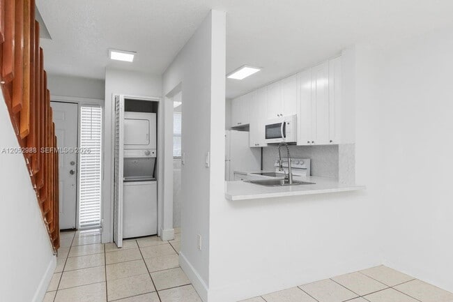 Building Photo - 6854 NW 173rd Dr
