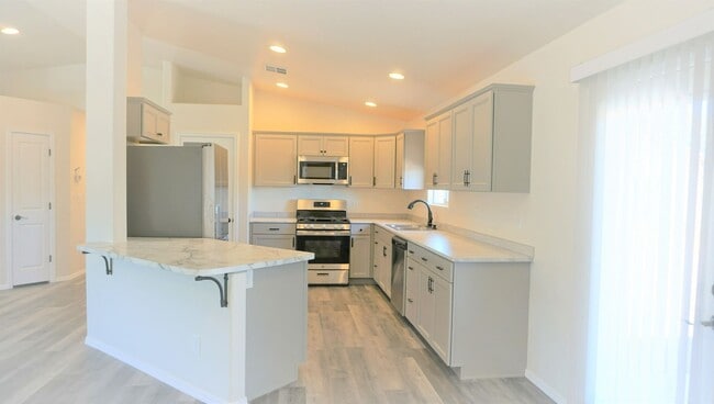 Building Photo - 523 N Leonardo De Vinci Dr