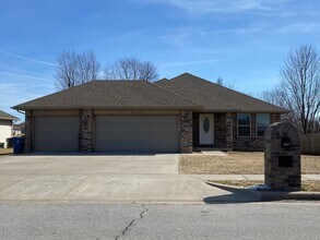Building Photo - Beautiful 3 bedroom Home in Battlefield MO