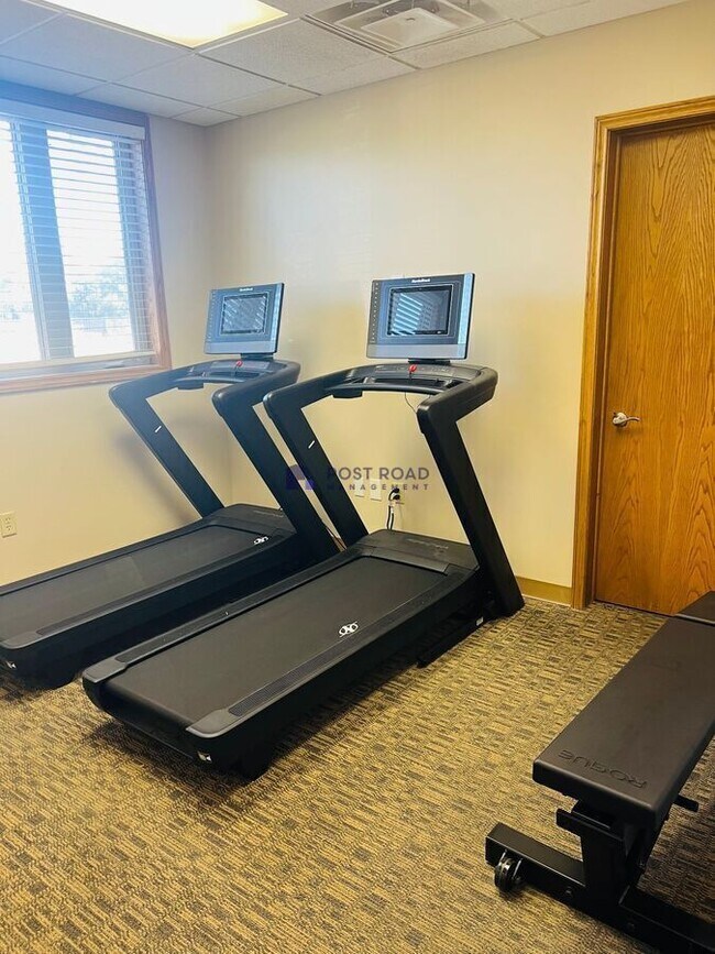 Building Photo - 535 W 27th St S