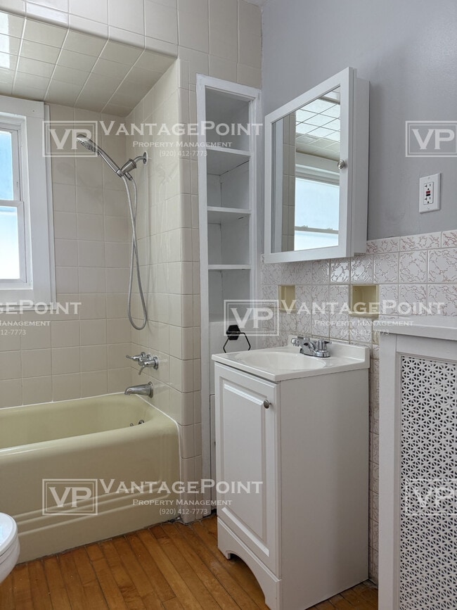 Building Photo - 722 Bond St