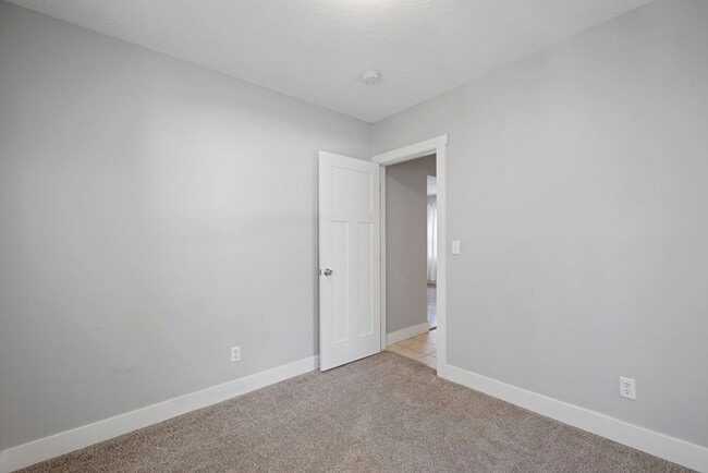 Building Photo - Beautiful Home in Amazing Salt Lake Location!
