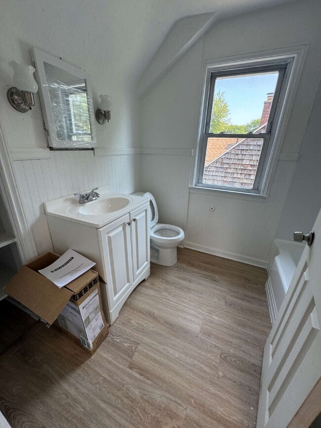 Building Photo - Discover Comfort and Convenience in Harper...