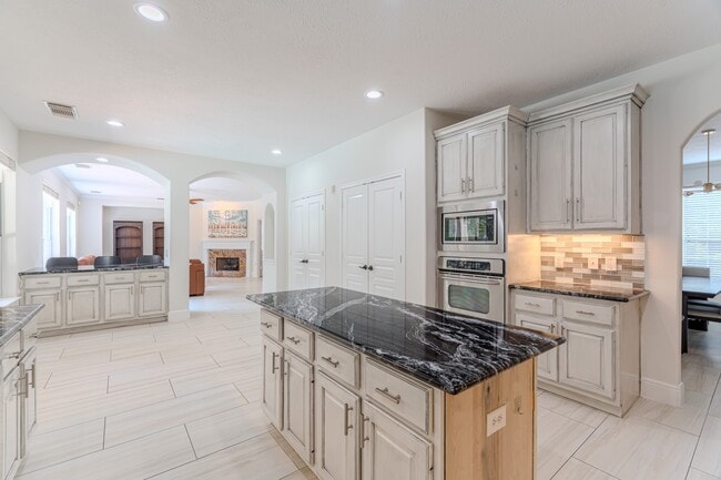 Building Photo - 7 Stickley Ct