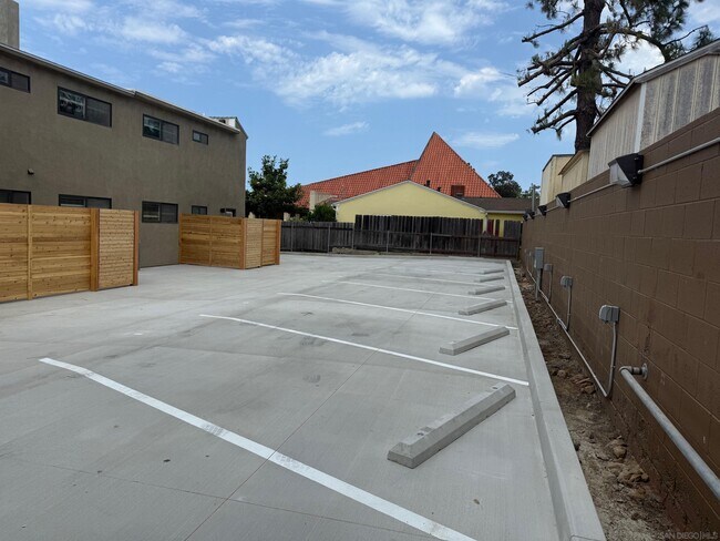 Building Photo - 6051 La Jolla Hermosa Ave