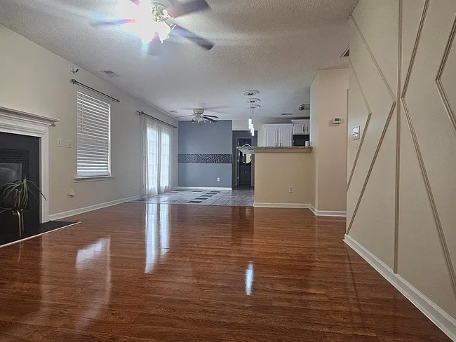 Living room and kitchen nook view - 5800 Quitman Trl