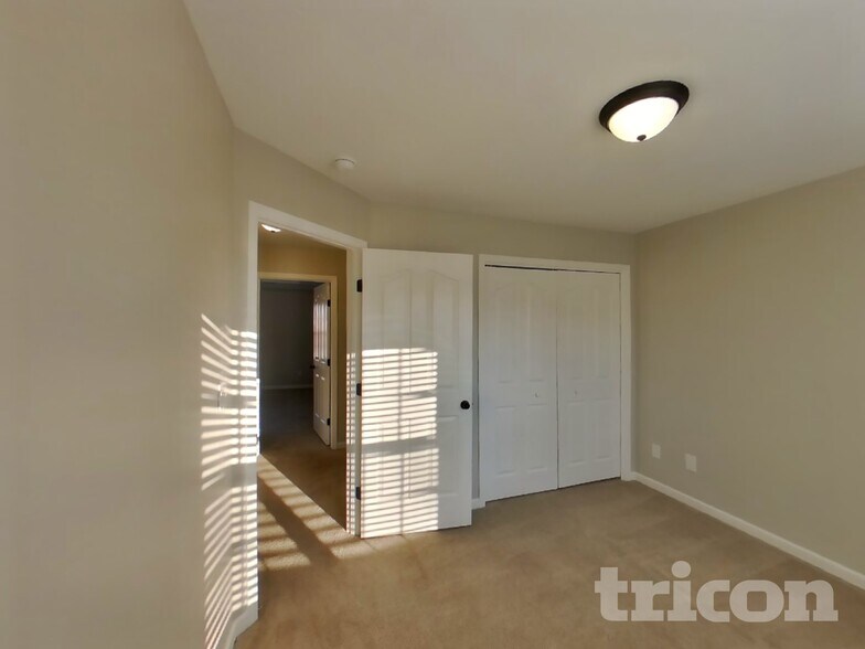 Building Photo - 1140 Chinook Cir