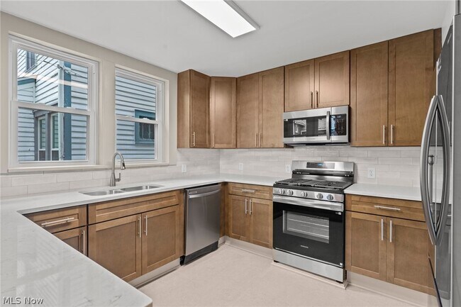 Building Photo - 1372 Bonnieview Ave
