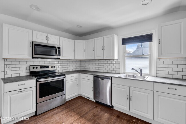 Building Photo - 97 Monmouth Ave