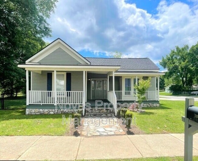 Primary Photo - 102 Lipham St