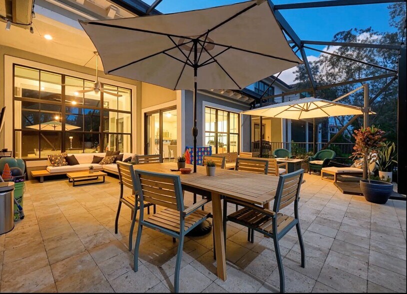 Building Photo - 8855 Watercrest Cir W