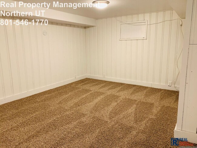 Building Photo - 4 Bedroom 2 Bath Ogden Home Available Now!