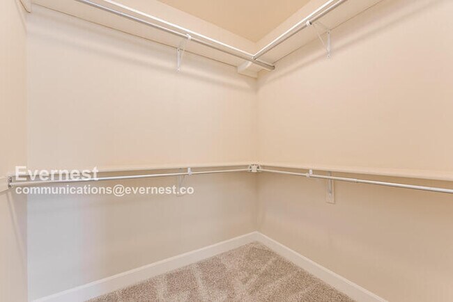 Building Photo - 305 Inverness Way S