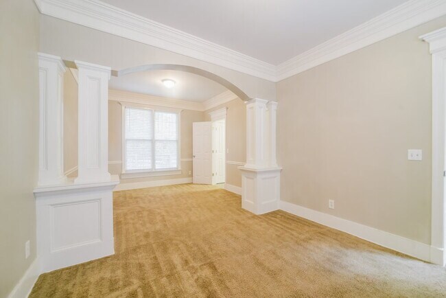 Building Photo - 3073 Essex Dr